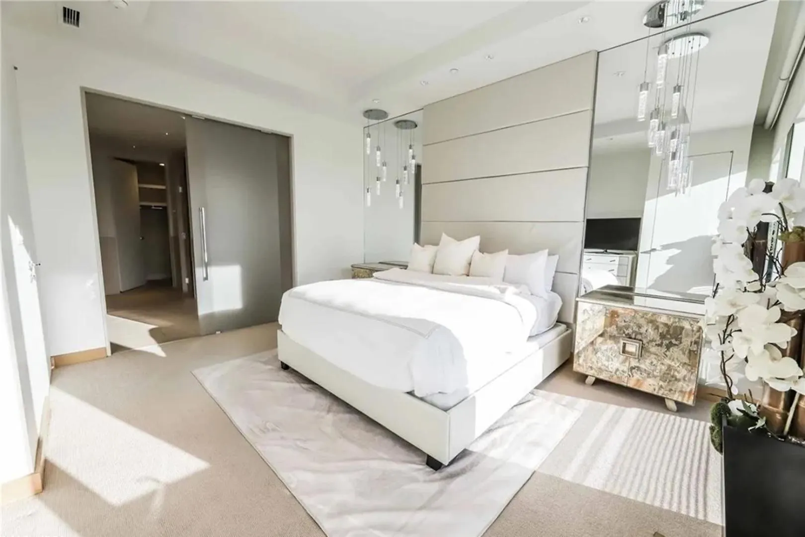 Elegant Corner 2 Bedroom Condo With Floor To Ceiling Windows Las Vegas