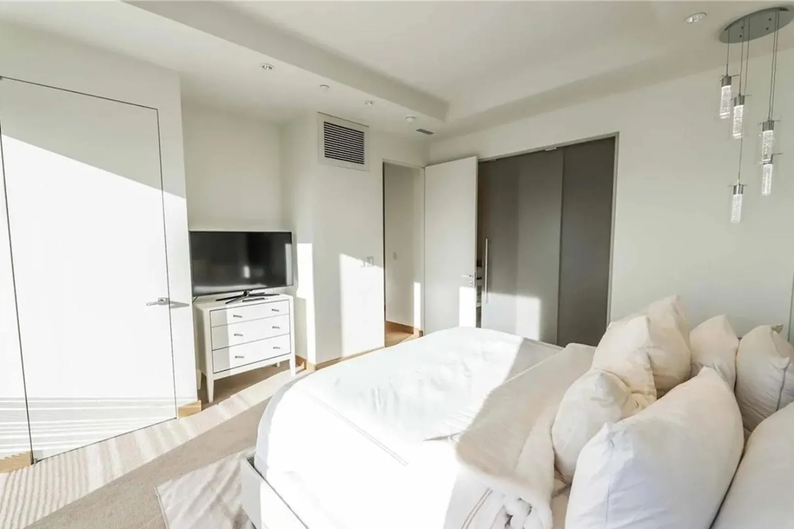 Elegant Corner 2 Bedroom Condo With Floor To Ceiling Windows Las Vegas