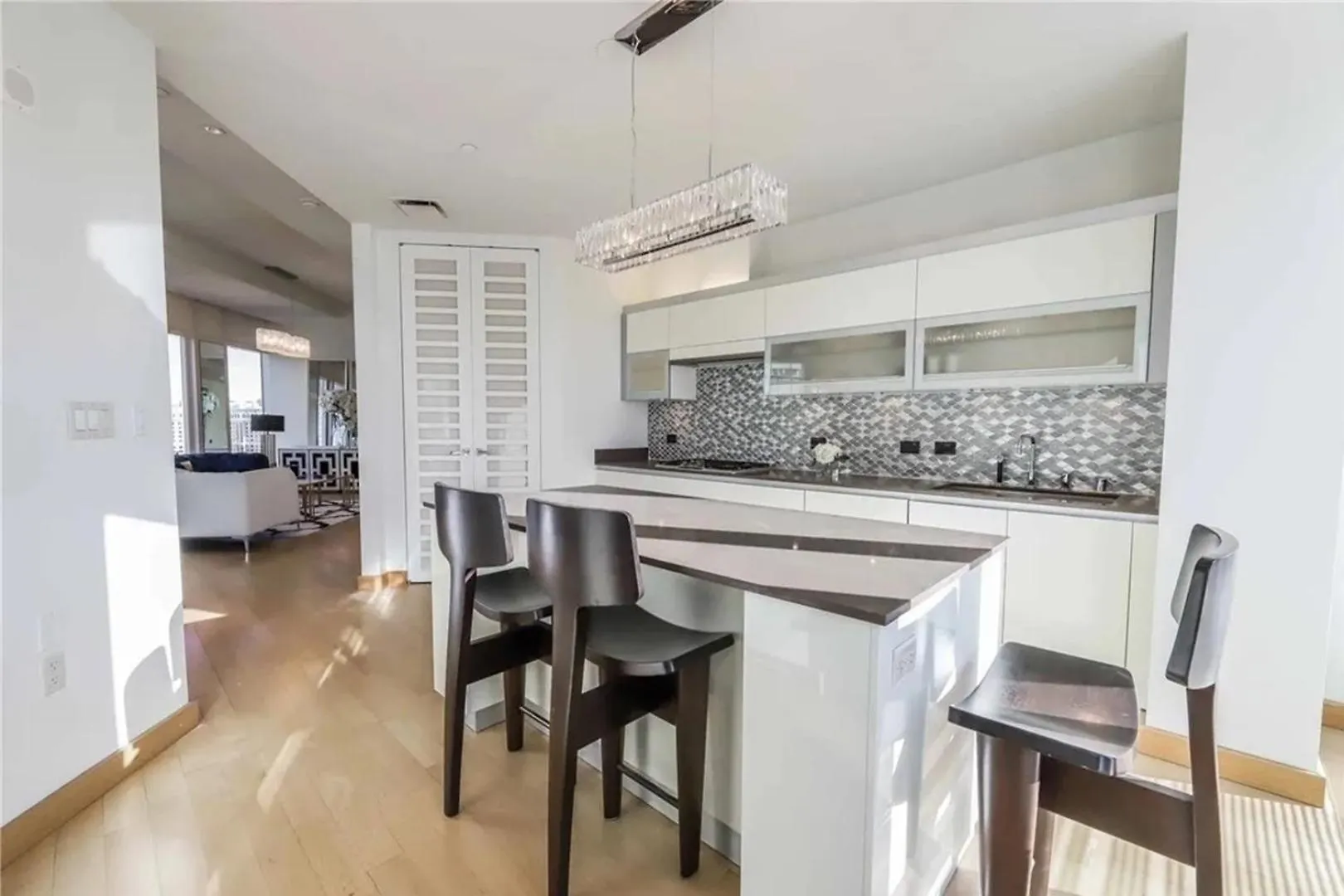 Elegant Corner 2 Bedroom Condo With Floor To Ceiling Windows Las Vegas 0*,