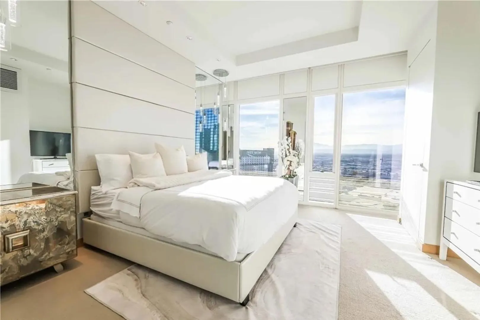 Elegant Corner 2 Bedroom Condo With Floor To Ceiling Windows Las Vegas Appartement
