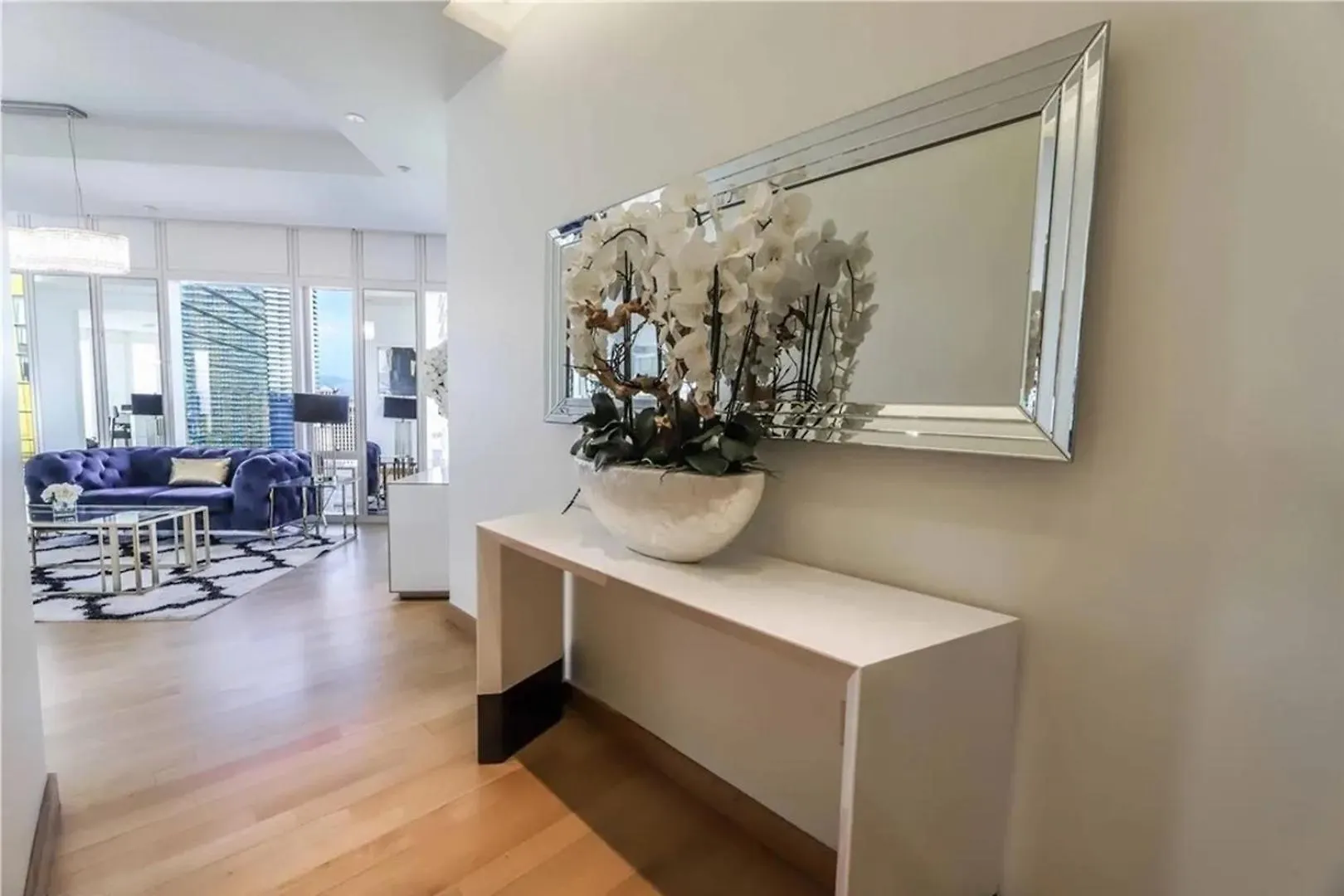 Elegant Corner 2 Bedroom Condo With Floor To Ceiling Windows Las Vegas